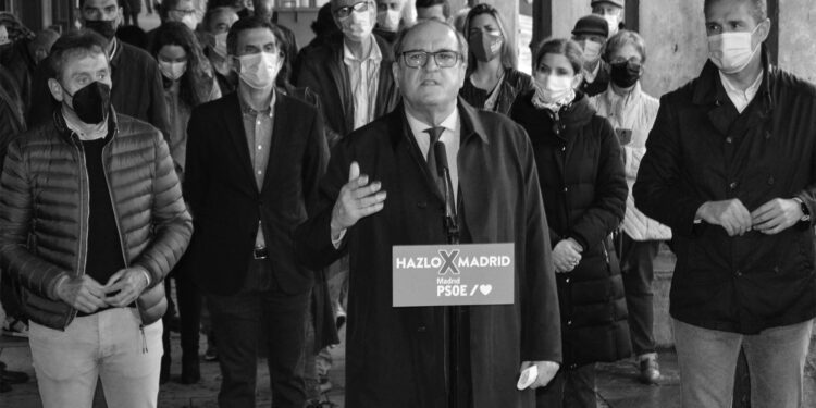 Gabilondo: “Es doloroso que no haya una estrategia de vacunación operativa, que evite que haya personas que se tengan que desplazar”.