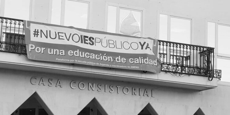 La Junta Electoral Provincial considera que la pancarta solicitando un nuevo instituto no infringe ninguna norma de la LOREG