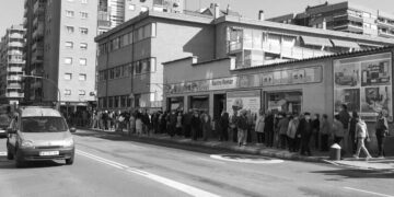 Largas colas en las primeras horas de esta jornada electoral