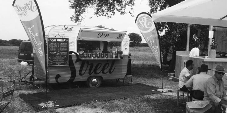 El Ayuntamiento de Paracuellos de Jarama volverá a ceder a la hostelería dos ‘food trucks’ en el recinto ferial este verano