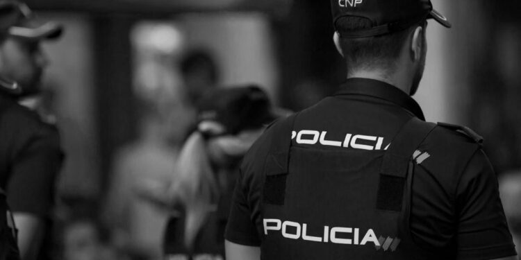 La Policía Nacional detiene a una mujer por prostituir a menores de edad