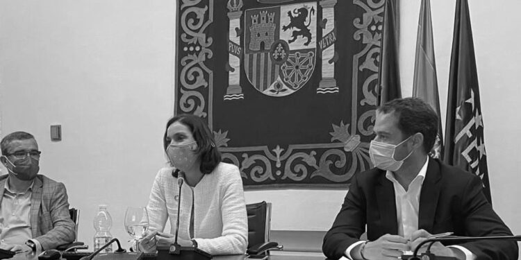 El Alcalde de Torrejón asiste a la reunión con la Ministra Reyes Maroto, sobre la participación de los ayuntamientos en el Plan de Recuperación, Transformación y Resiliencia