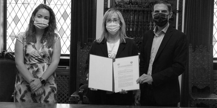 El Ayuntamiento y ASTEA firman un convenio de colaboración para el desarrollo de un proyecto de acompañamiento social