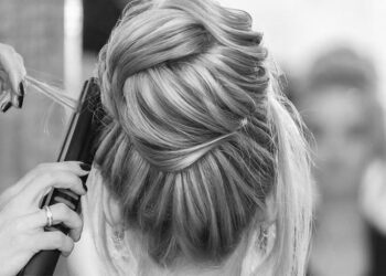 Díaz Ayuso reclama al Gobierno el IVA reducido a los servicios de peluquería y estética