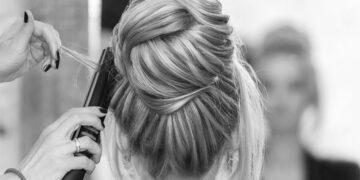 Díaz Ayuso reclama al Gobierno el IVA reducido a los servicios de peluquería y estética