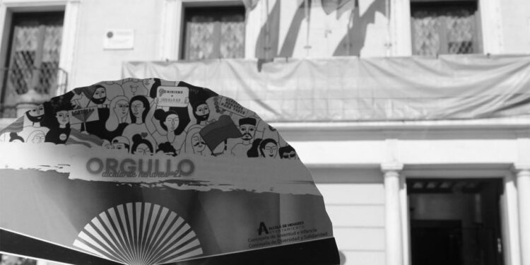 Alcalá se viste de arcoíris para celebrar el Orgullo AH 21