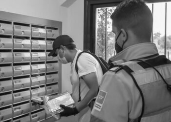 Continúa el reparto gratuito de mascarillas en todas las viviendas de la cuidad por parte del Ayuntamiento de Torrejón de Ardoz