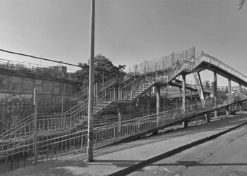Comienzan los trabajos de reparación de la pasarela peatonal de la calle Gaceta de Alcalá