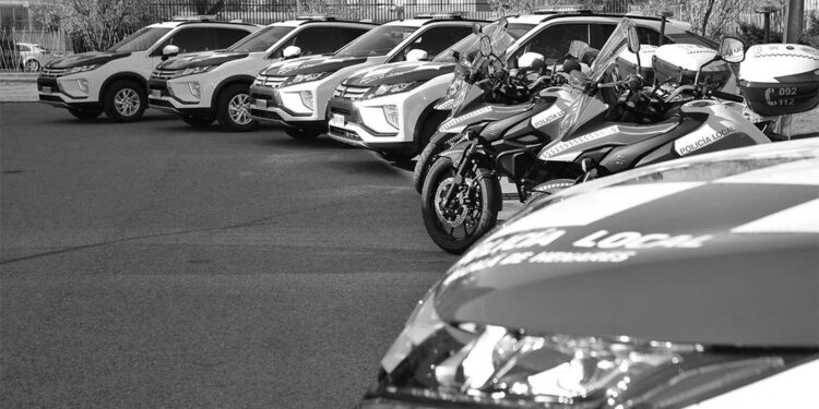 La Policía Local de Alcalá renueva su flota de vehículos con una nueva furgoneta eléctrica de atestados y tres motocicletas