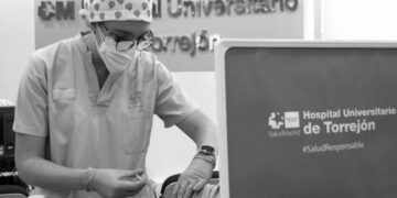 El Hospital Universitario de Torrejón de Ardoz continúa vacunando a los torrejoneros contra la Covid-19, pudiendo autocitarse ya los mayores de 15 años