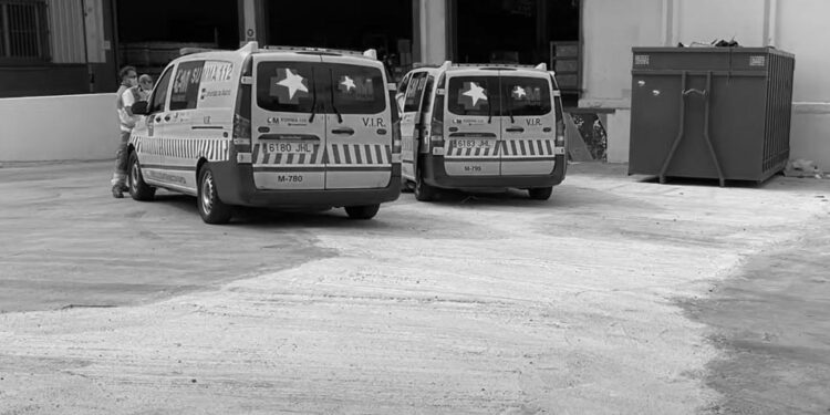 Muere un transportista de 65 años aplastado por su propio camión en un muelle de carga en Coslada
