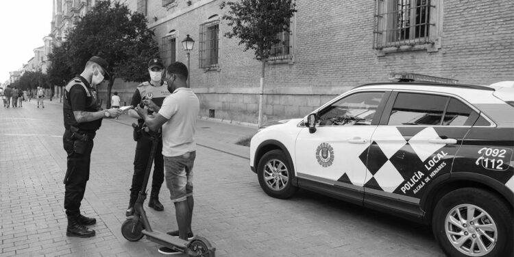 La Policía Local pone en marcha la campaña para concienciar sobre el uso responsable de bicicletas y VMP