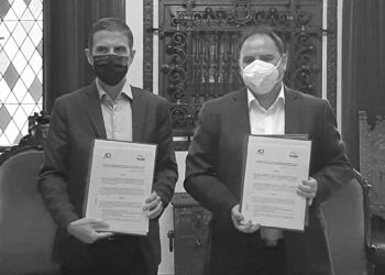 Rodríguez Palacios firma un convenio de colaboración con ACOHEN para proteger el pequeño comercio de la ciudad