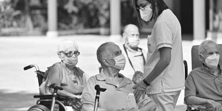 Se rechaza la comisión de investigación de residencias en Madrid con la oposición del PP y la abstención de VOX