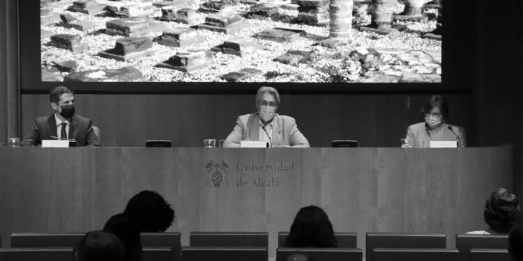 El Ayuntamiento edita el libro “Ciudad Romana de Complutum 2020”