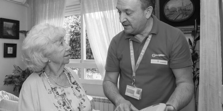 El Ayuntamiento de Torrejón pone en marcha un proyecto piloto de monitorización remota a usuarios del servicio municipal de teleasistencia