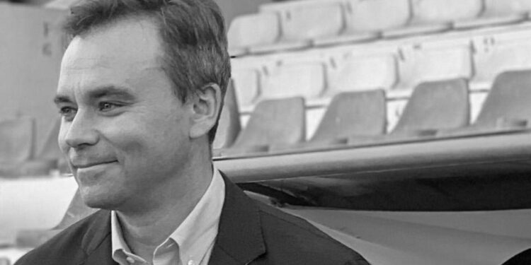 La grada de preferencia del Estadio Municipal de El Val ya está lista después de semanas de obras