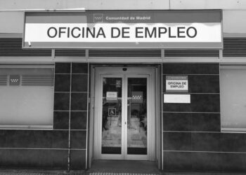 El paro en la Comunidad de Madrid cae un 1,09%, con 4.560 desempleados menos