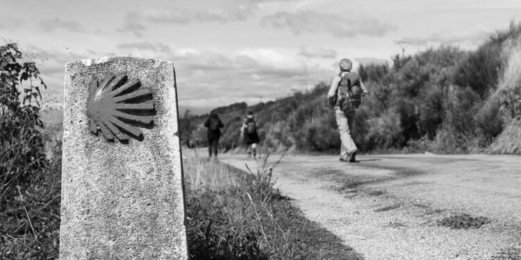Dos positivos en Portomarín (Lugo) obliga a 52 peregrinos a volver a Alcalá de Henares
