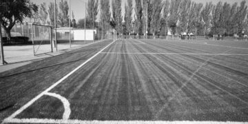 Los campos de fútbol municipales Isidro Cediel, Felipe de Lucas y Recinto Ferial renuevan su césped artificial