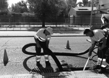 Se activa el protocolo de limpieza y la revisión de imbornales por toda la ciudad