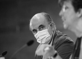 La Comunidad de Madrid reduce de seis meses a uno el plazo para vacunar a personas menores de 65 años que han pasado el COVID-19