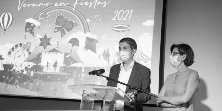 Para el PSOE, el Verano en Fiestas de Alcalá ha sido un éxito pese al intento de boicot del PP