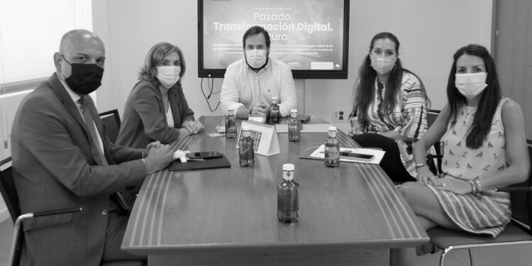 El Ayuntamiento de Paracuellos y AEDHE crearán una oficina ‘Acelera Pyme’ para impulsar la transformación digital del tejido empresarial y comercial