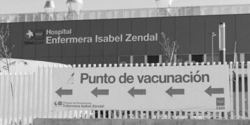 La Comunidad de Madrid vacuna sin cita desde este viernes en el Hospital Isabel Zendal y el Wizink Center en horario nocturno