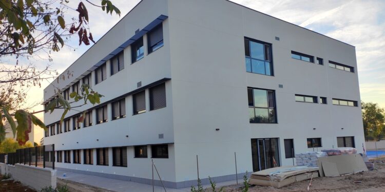 El IES Francisca de Pedraza abre tras años de reivindicación vecinal y del ayuntamiento