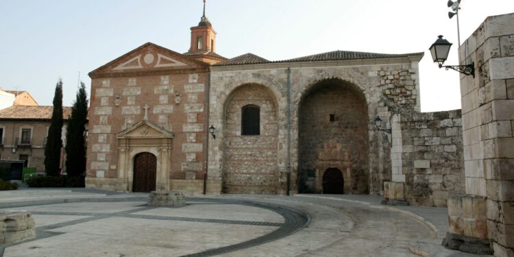 18.345 personas han visitado la exposición «Azaña: intelectual y estadista. A los 80 años de su fallecimiento en el exilio»