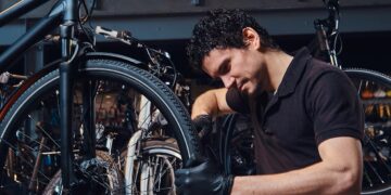 El paro baja en la Comunidad de Madrid un 2,5% en el último año, con 10.883 desempleados menos