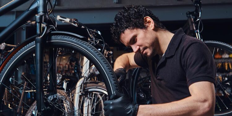 El paro baja en la Comunidad de Madrid un 2,5% en el último año, con 10.883 desempleados menos