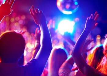 Caen las restricciones horarias y aumentan los aforos en la región a partir de este lunes