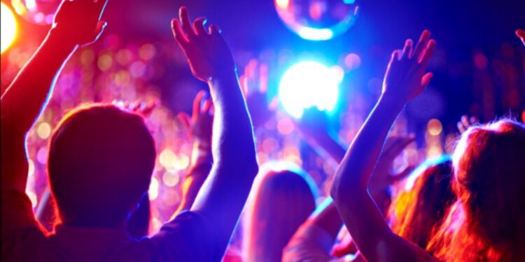 Caen las restricciones horarias y aumentan los aforos en la región a partir de este lunes