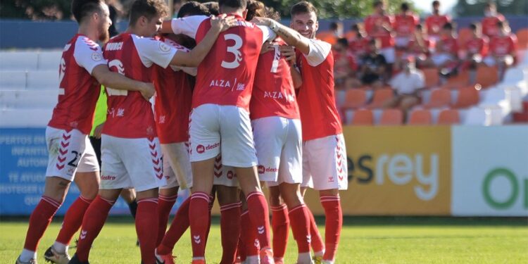 La RSD Alcalá vence (3-0) y convence en su primer partido de liga