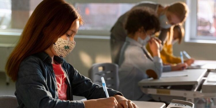 Los alumnos de Secundaria, Bachillerato y FP vuelven a las clases del curso 2021/2022 este miércoles en la Comunidad de Madrid