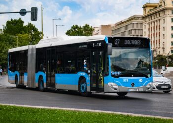 Las marquesinas de autobús de la Comunidad de Madrid incorporarán códigos de lectura para las personas con discapacidad visual