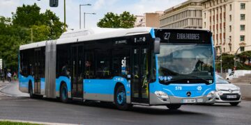 Las marquesinas de autobús de la Comunidad de Madrid incorporarán códigos de lectura para las personas con discapacidad visual
