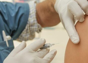 La presidenta de la Comunidad anuncia la instalación de puntos de vacunación móviles contra el COVID-19 en el intercambiador de Moncloa, Arganda del Rey y Parla