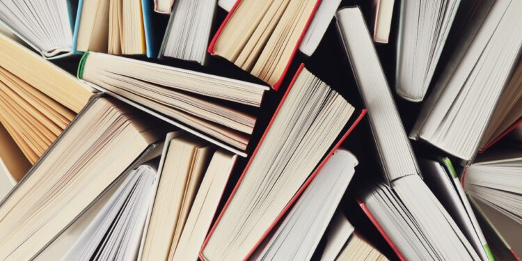 Este viernes, Alcalá celebra el Día de la Biblioteca con cuentos para adultos