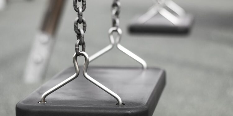 Una inversión del Plan Reinicia Alcalá será destinada a remodelar las áreas infantiles de los parques Islas Filipinas y Reyes Magos