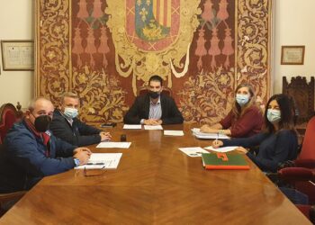 Al ayuntamiento propone nuevas iniciativas para impulsar el sector del taxi