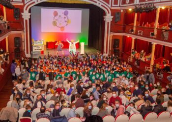 El Teatro Salón Cervantes acogió ayer la constitución de las Comisiones de Participación Infantil
