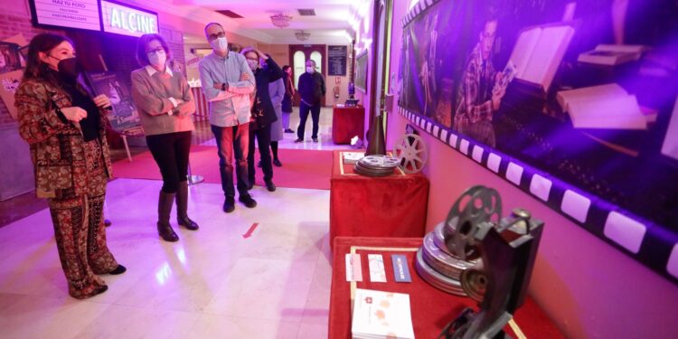 ‘A Screwball date’, protagonizada por Eloy Azorín y Aída Folch, se podrá visitar en el Teatro Salón Cervantes