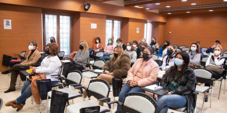 21 comercios alcalaínos participarán en «El arte del escaparatismo en Alcalá de Henares»