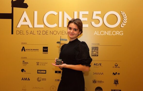 Una gran alfombra roja, música de orquesta y píldoras de humor alcalaíno para la gala de premiados de ALCINE50 del pasado fin de semana