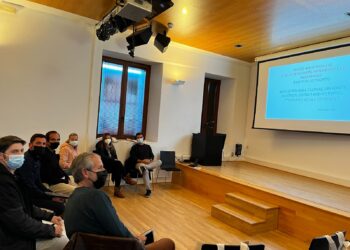 Los taxistas alcalaínos reciben formación sobre la historia y turismo de la ciudad