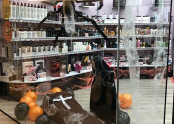 Los ganadores del III Concurso de Decoración de Establecimientos Comerciales en la Festividad de Halloween 2021 ya disfrutan de su premio