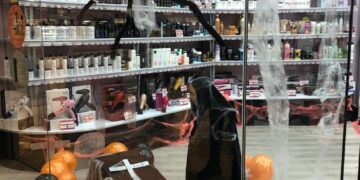 Los ganadores del III Concurso de Decoración de Establecimientos Comerciales en la Festividad de Halloween 2021 ya disfrutan de su premio